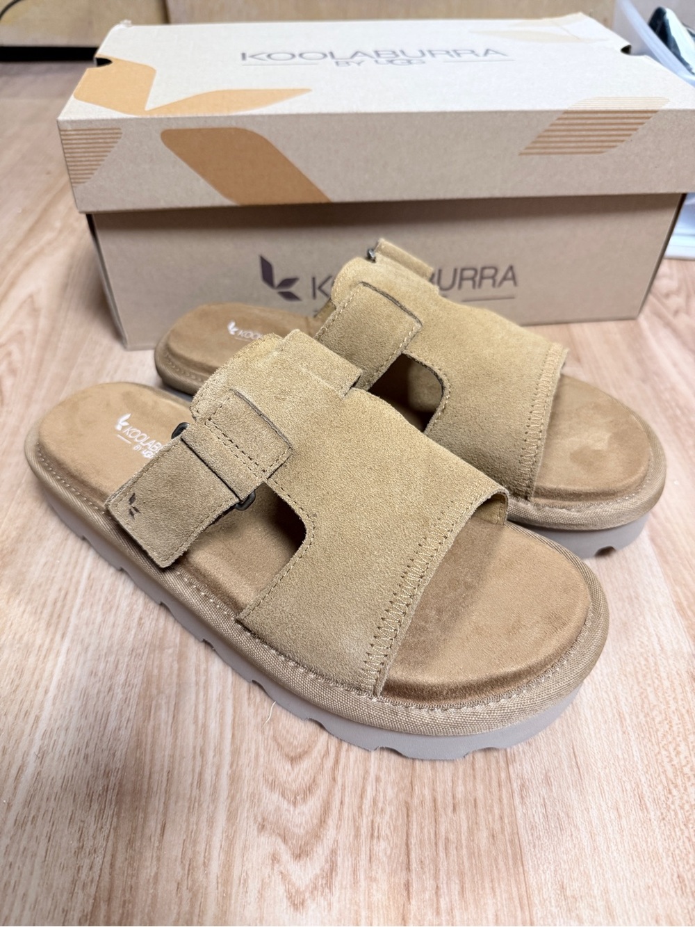 UGG KOOKABURRA slides like new!